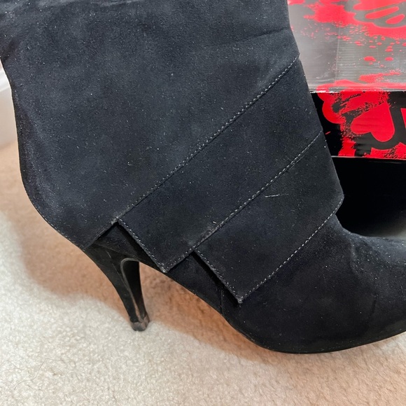 Black Suede Boots, Size 8 - Picture 5 of 7